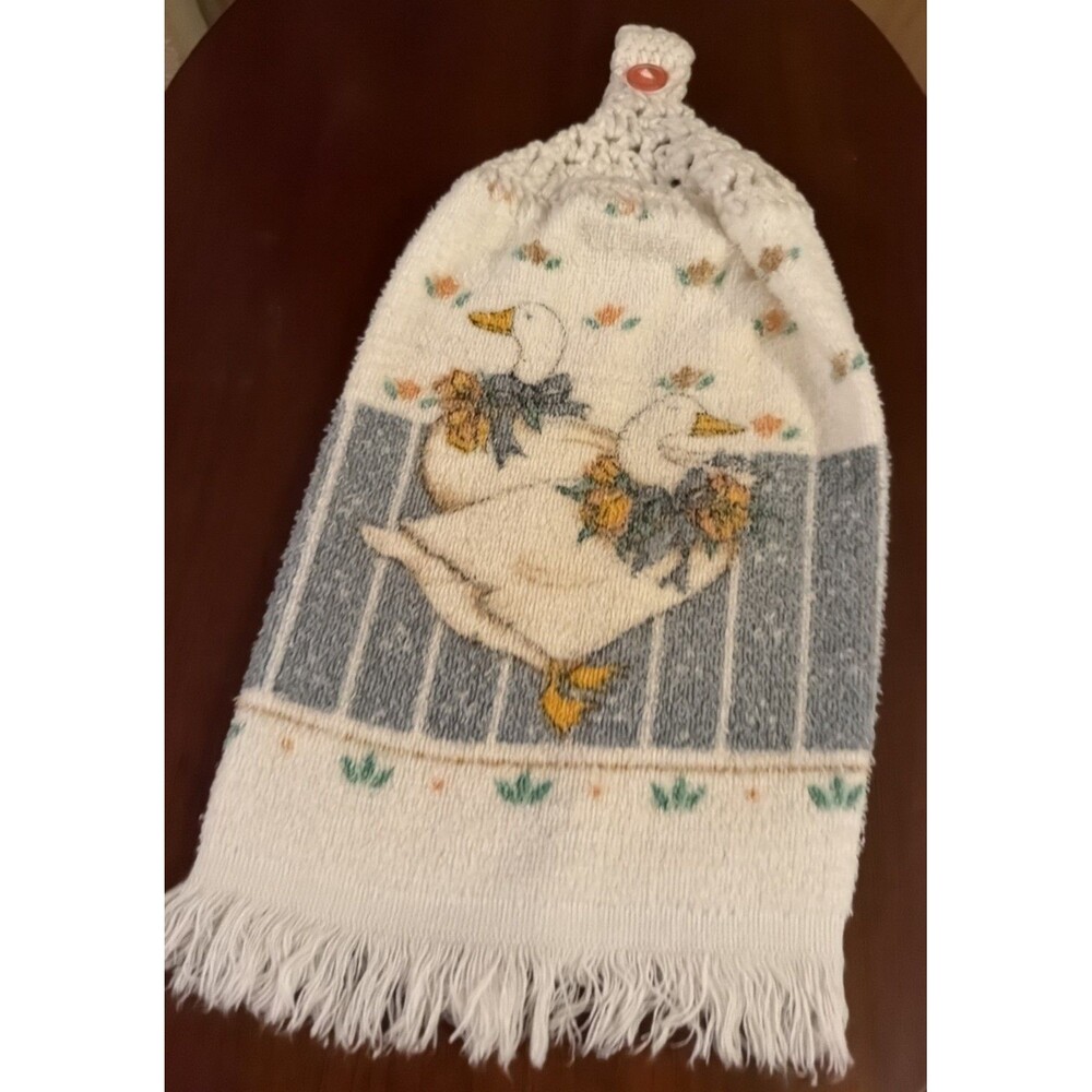 Cannon Country Goose Hand Towel Crochet Top Cottage Core Granny Flowers.   EUVC!